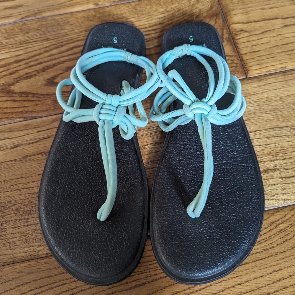 Sonuk yoga mat strappy sling back Flip Flops. Size 5